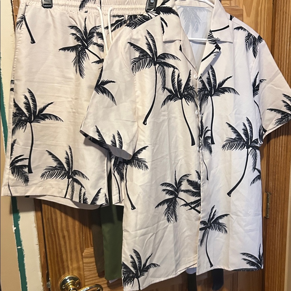 SHEIN Palm Tree Print Men Shorts and Shirt Set - Black and White